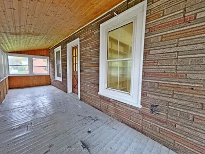49 High Street, Georgina, On L0e 1r0