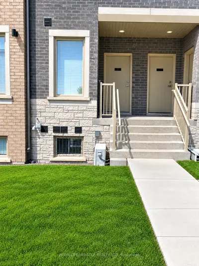 151 Honeycrisp Crescent Th173, Vaughan, On L4k 5z8