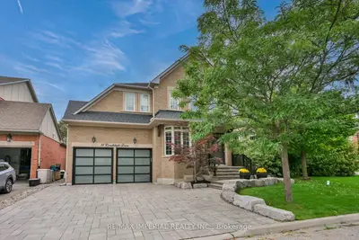 11 Candlelight Drive, Richmond Hill, On L4e 5e4