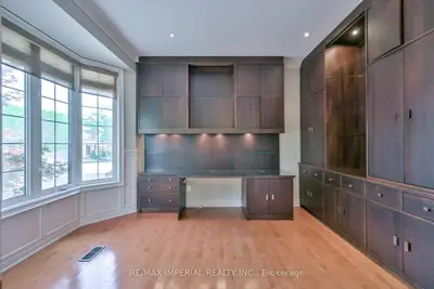 11 Candlelight Drive, Richmond Hill, On L4e 5e4