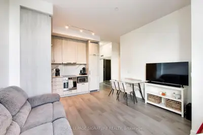 60 Honeycrisp Crescent 105, Vaughan, On L4k 0n5