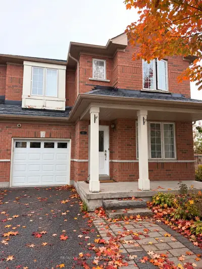141 Gail Parks Crescent, Newmarket, On L3x 3c1