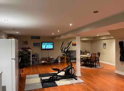 26 Stave (lower) Crescent, Richmond Hill, On L4c 9j9