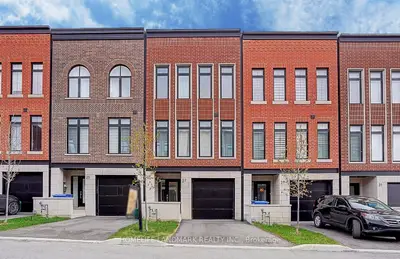27 Chestnut Court, Aurora, On L4g 4a4