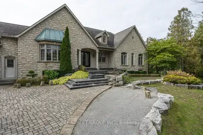 5 River Stone Court, East Gwillimbury, On L0g 1v0