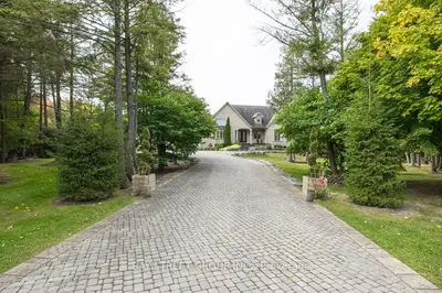 5 River Stone Court, East Gwillimbury, On L0g 1v0