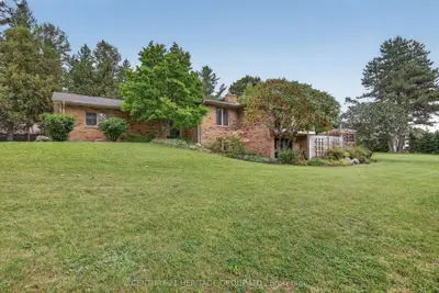 1 Arthur Evans Crescent, Bradford West Gwillimbury, On L3z 3k9