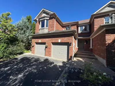 138 Denise Circle, Newmarket, On L3x 2k1