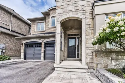 1208 Atkins Drive, Newmarket, On L3x 0e1