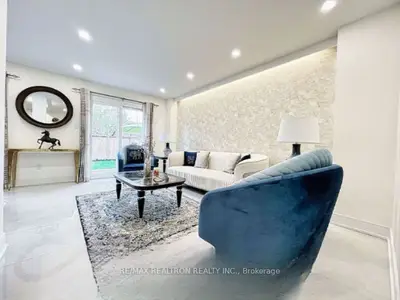 9 Checker Court, Vaughan, On L4j 5x4