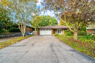 70 Hamilton Drive, Newmarket, On L3y 3e8