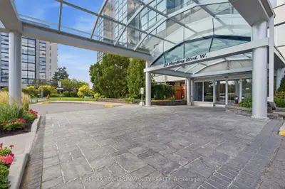20 Harding Boulevard 402, Richmond Hill, On L4c 9s4