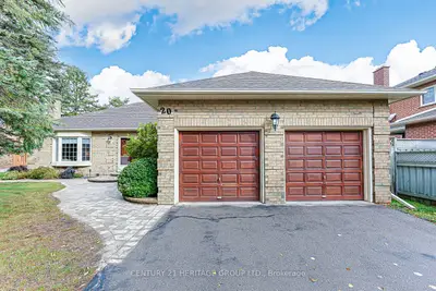 20 Simmons Crescent, Aurora, On L4g 6b5