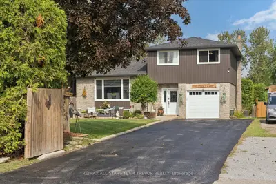 35 Pete's Lane, Georgina, On L0e 1n0