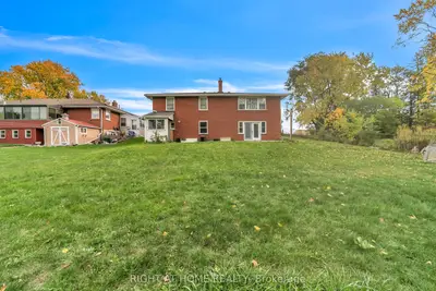 22 Hamilton Drive, Newmarket, On L3y 3e8