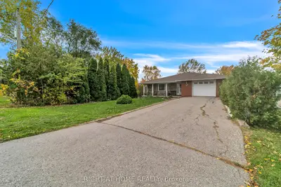 22 Hamilton Drive, Newmarket, On L3y 3e8