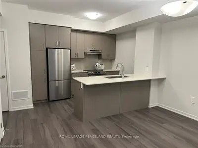 21 Honeycrisp Crescent 39, Vaughan, On L4k 5z8