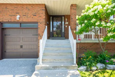 11 Timber Lane, Vaughan, On L4l 3j6
