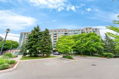 3 Ellesmere Street 721, Richmond Hill, On L4b 4n2