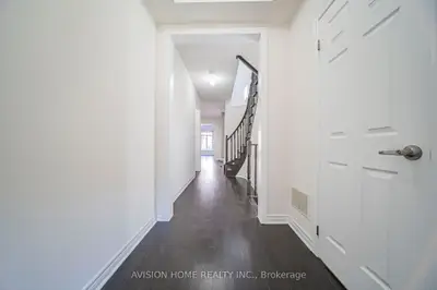 24 Titan Trail, Markham, On L3s 0e2