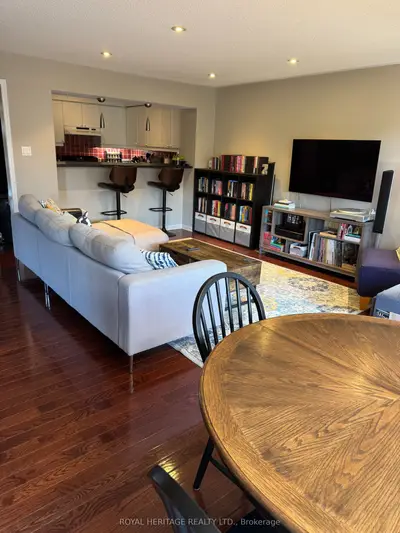2728 Bur Oak Avenue Upper #1, Markham, On L6b 1k5