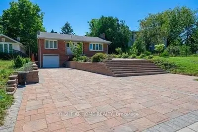 52 Eagle Street Main, Newmarket, On L3y 1j3