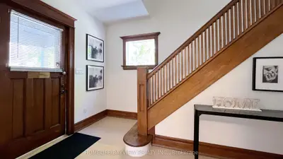 82 Centre Street E, Richmond Hill, On L4c 1a4
