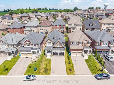 20 Manor Forest Road, East Gwillimbury, On L0g 1m0