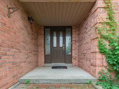 328 Salisbury Lane, Newmarket, On L3y 8a6
