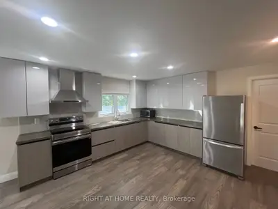 379 The Queensway South, Georgina, On L4p 2c4