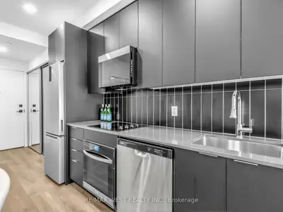 10 Abeja Street 1516, Vaughan, On L4k 0r4