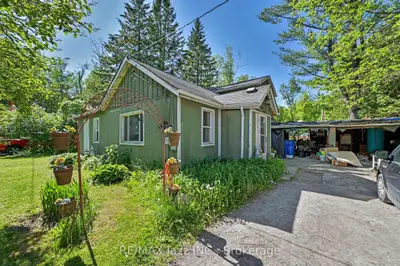 4 Hubbard Street, Georgina, On L0e 1n0