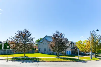 35 Hartwell Way, Aurora, On L4g 7x4