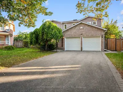 11 ESPBY Court, Richmond Hill, ON L4C 9L2
