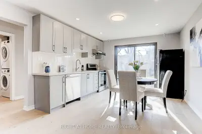 87 Stockdale Crescent Ground Unit, Richmond Hill, On L4c 3t1