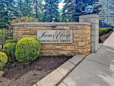 11 Townsgate Drive 401, Vaughan, On L4j 8g4