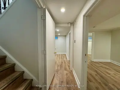 246 Elka Drive Apt A, Richmond Hill, On L4c 3a3