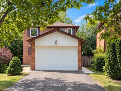 32 Aranka Court, Richmond Hill, On L4c 7t9