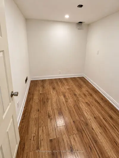 16 Constellation Crescent Basement, Richmond Hill, On L4c 8j7