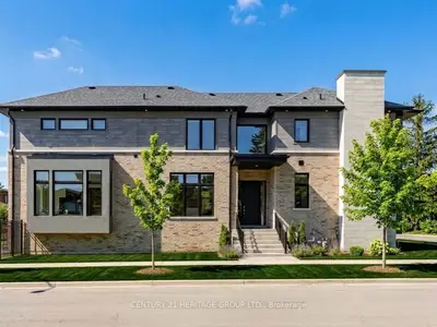 251 Oxford Street, Richmond Hill, On L4c 7v7