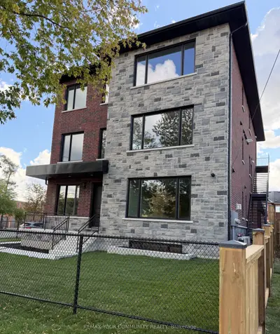 25 Oxford Street 3, Richmond Hill, On L4c 4l6