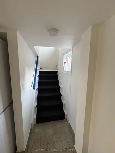 68 Marlin Court Bsmt, Newmarket, On L3y 2w8