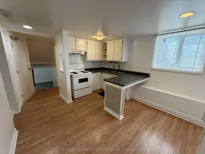 43 Walter Avenue Lower, Newmarket, On L3y 2t2