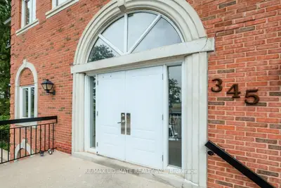 345 Renfrew Drive 201, Markham, On L3r 9s9