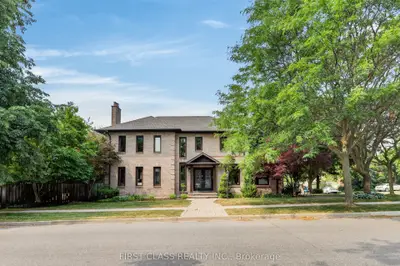 19 Tomlinson Circle, Markham, On L3r 9l1