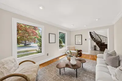 19 Tomlinson Circle, Markham, On L3r 9l1