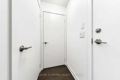 555 William Graham Drive 320, Aurora, On L4g 3h9