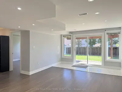 219 Bilbrough Street Bsmt, Aurora, On L4g 7x1