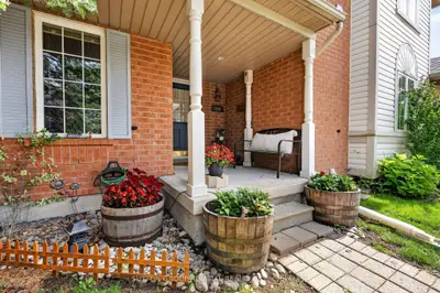359 John West Way, Aurora, On L4g 7j7