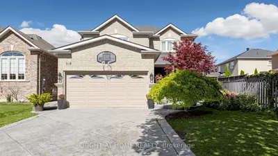 44 Robertson Close, Vaughan, On L6a 2h1